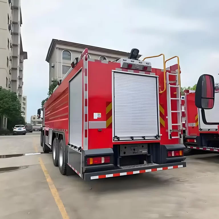 6500 gal fire truck back