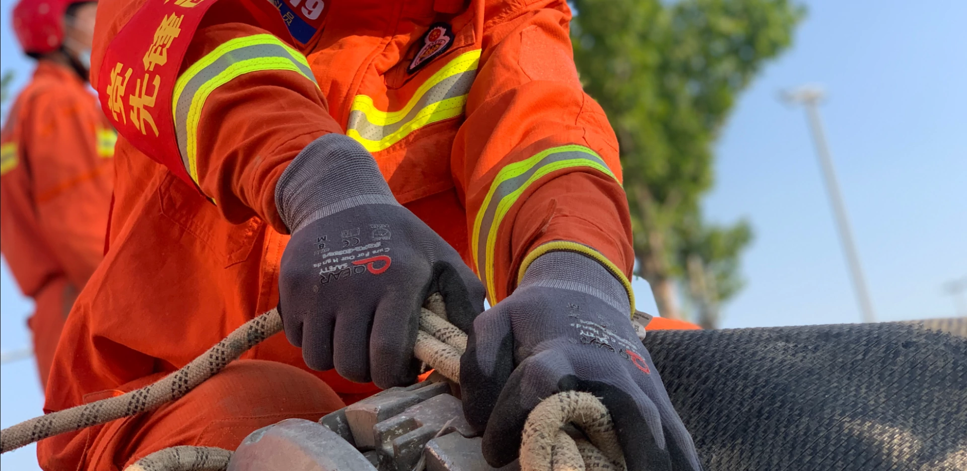 what are firefighter gloves